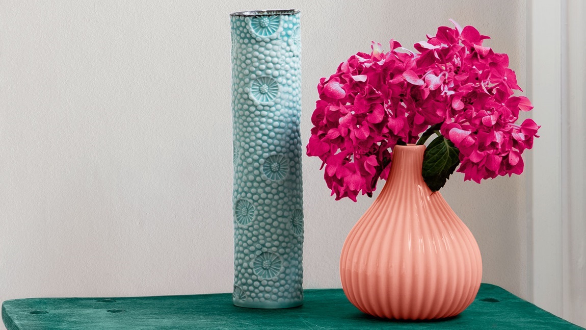 Bordet er malt med aksentfargen "Envy Me"